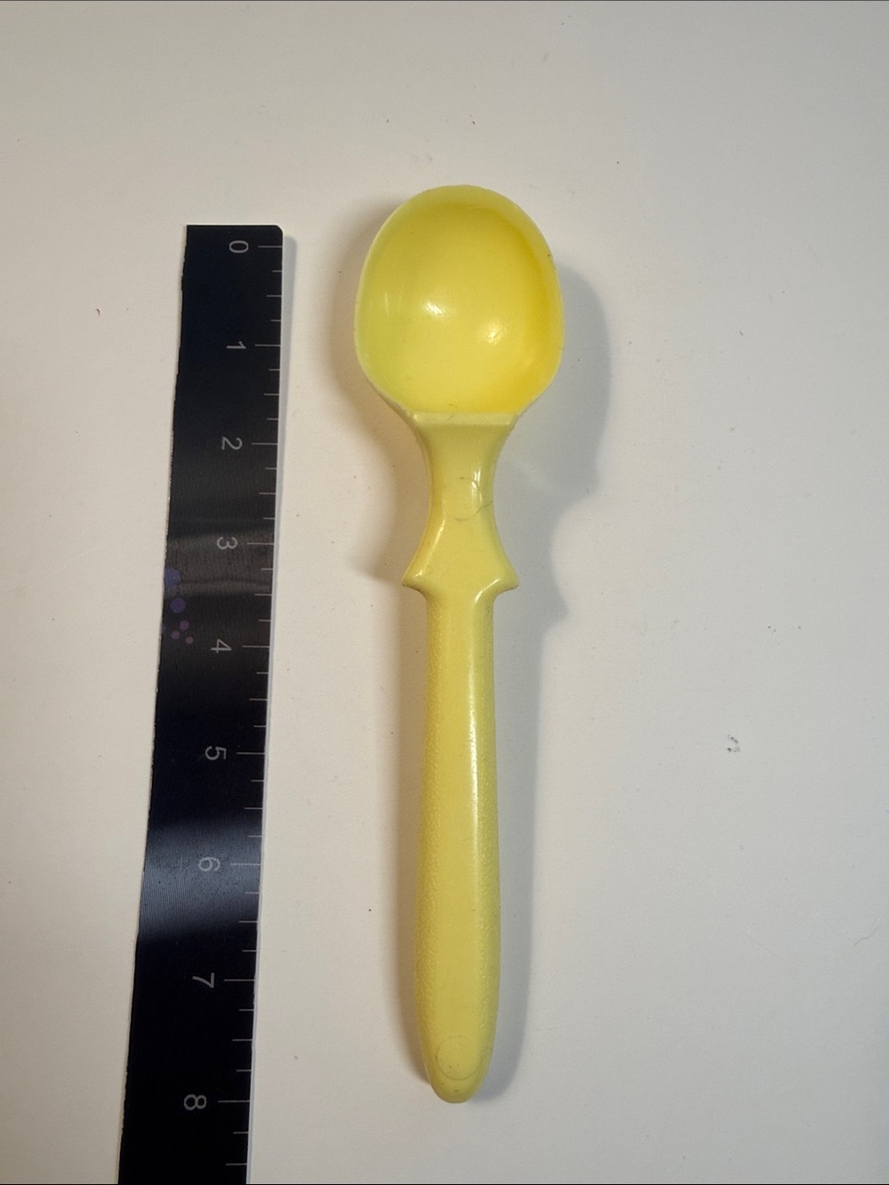 Vintage yellow plastic ice cream scoop no brand